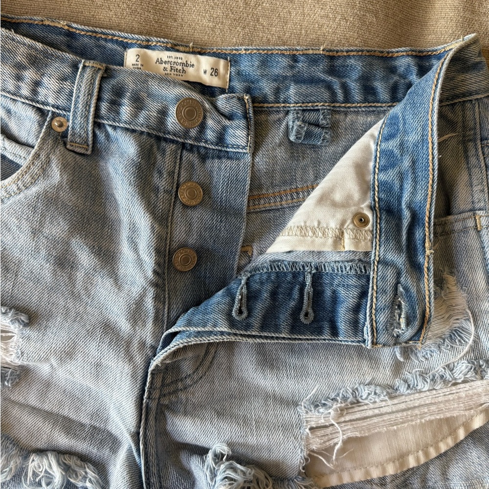 Abercrombie & Fitch High Rise Distressed Denim Shorts 26 Light Wash Cutoff - Picture 6 of 9